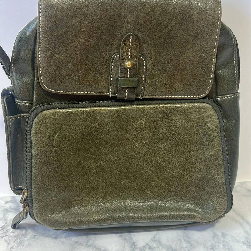 aurielle olive green leather backpack vintage 80’s 90’s distressed bag
